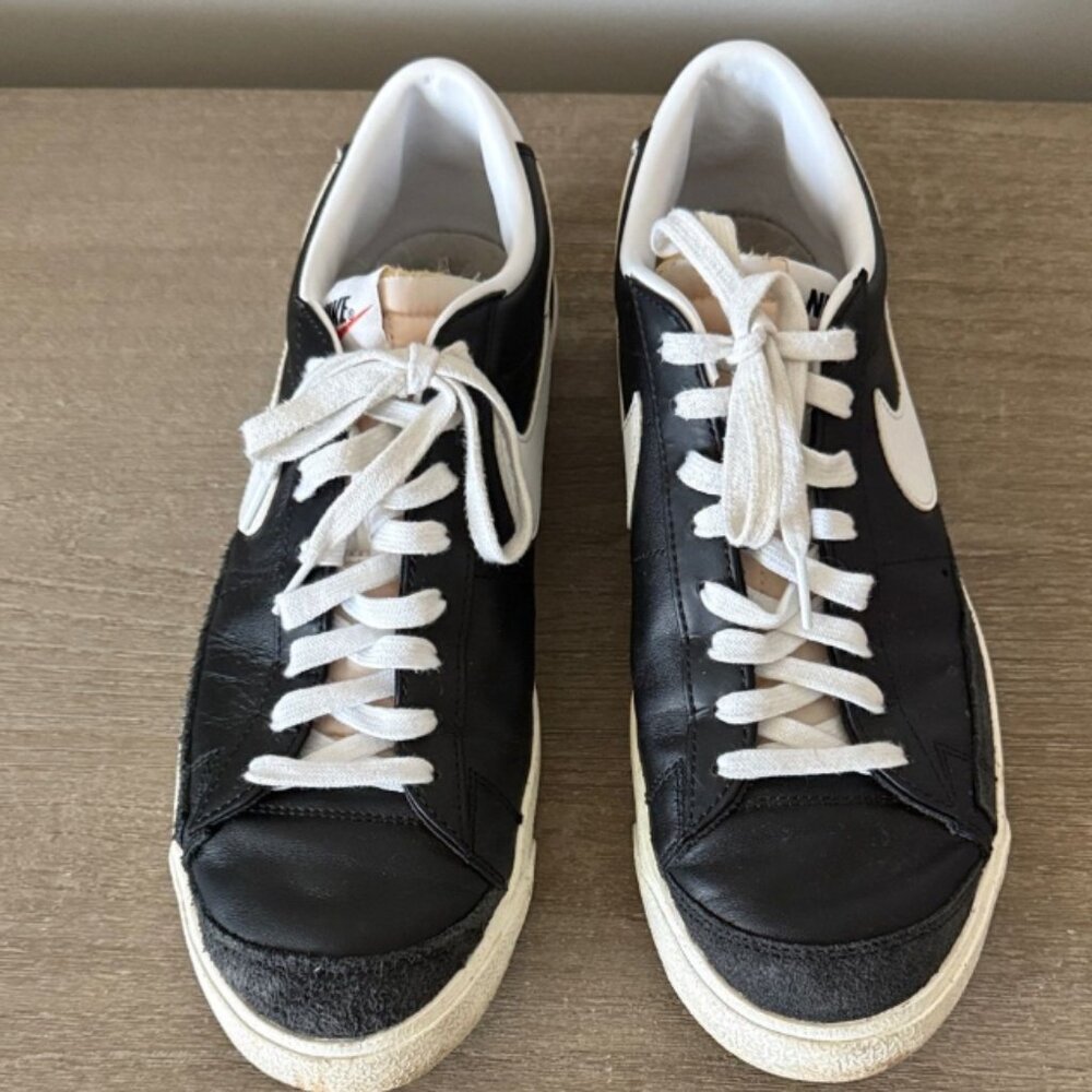 Nike Blazer Low 77 Sneaker in Black & White Leather Size 11.5 - Picture 3 of 9